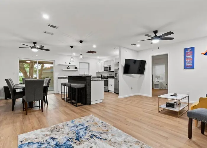 Gainesville-Newly Remodeled Home