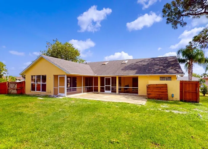 Port St Lucie Escape W/ Yard: 'Glenwood Hideaway'