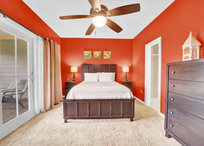 Stylish Top-Floor Gulf View Condo | Private Balcony & Beach Access