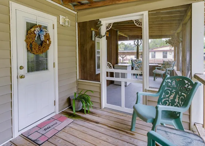 Satsuma Home W/ Fire Pit + Dunns Creek Access!