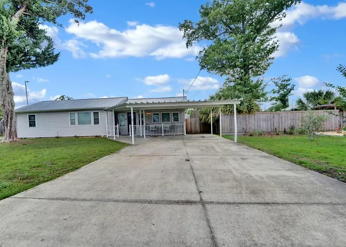 Spacious Family Retreat With Game Room 25 Mins To Pcb