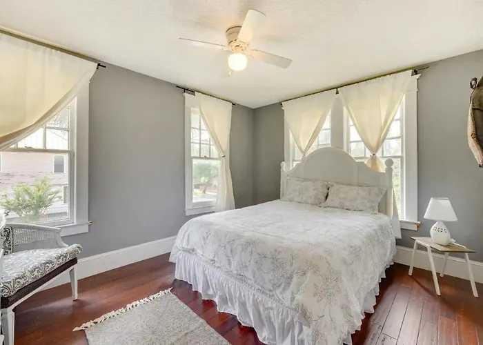 Pet Friendly Home In Historic Springfield Near Tiaa