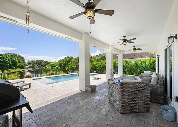 Mini Golf Course*Heated Saltwater Pool*Lakeview!
