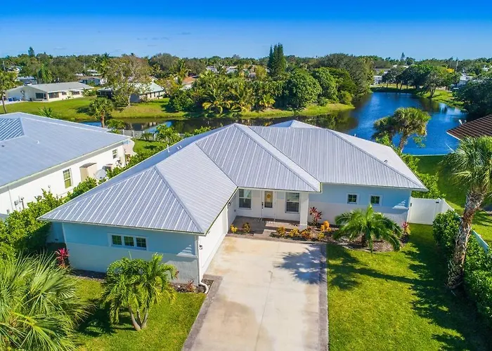 Mini Golf Course*Heated Saltwater Pool*Lakeview!
