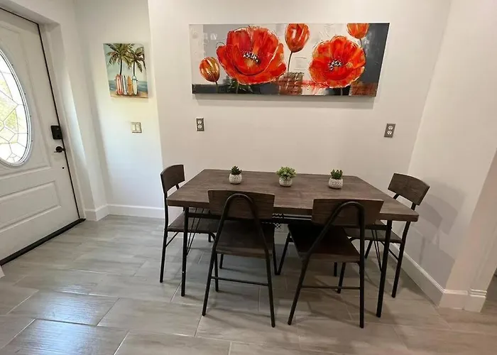 Port Saint Lucie A Little Piece Of Heaven- Peaceful Lake View Apartment- 1 Min From I95 And Turnpike