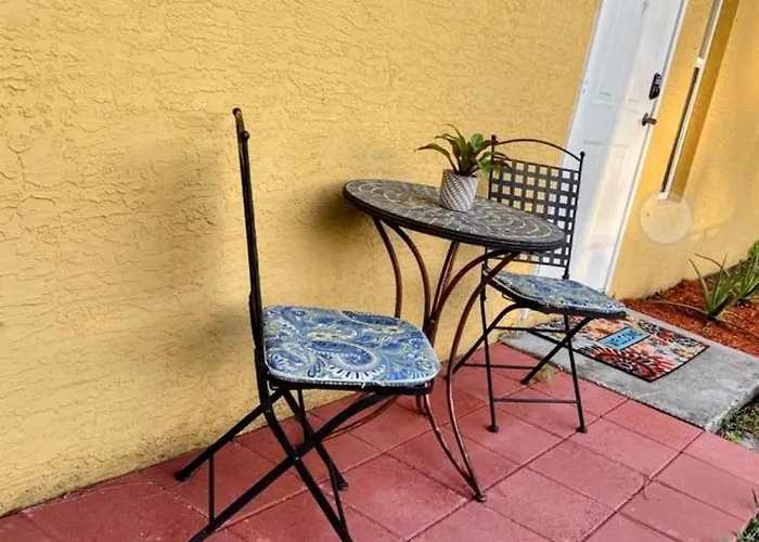 A Treasure Coast Gem- Private Entrance And Private Bathroom