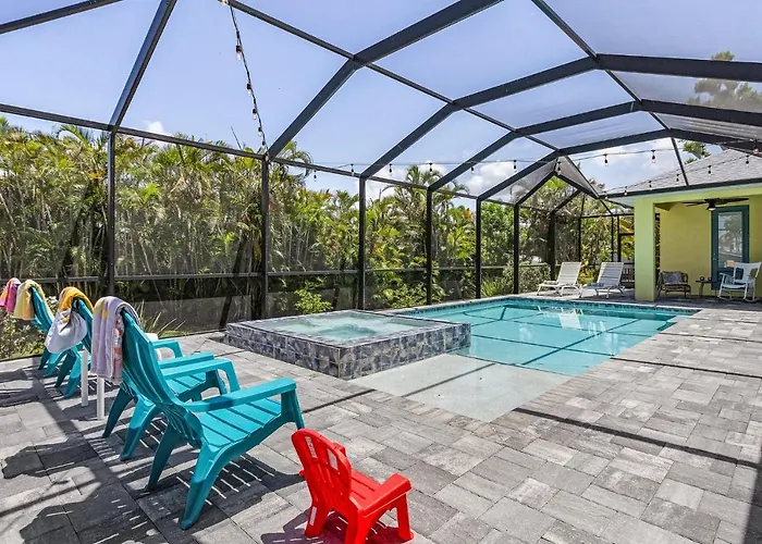 Yacht Club Area, Heated Saltwater Pool & Spa -Villa Nana And Papa'S Beach House - Roelens