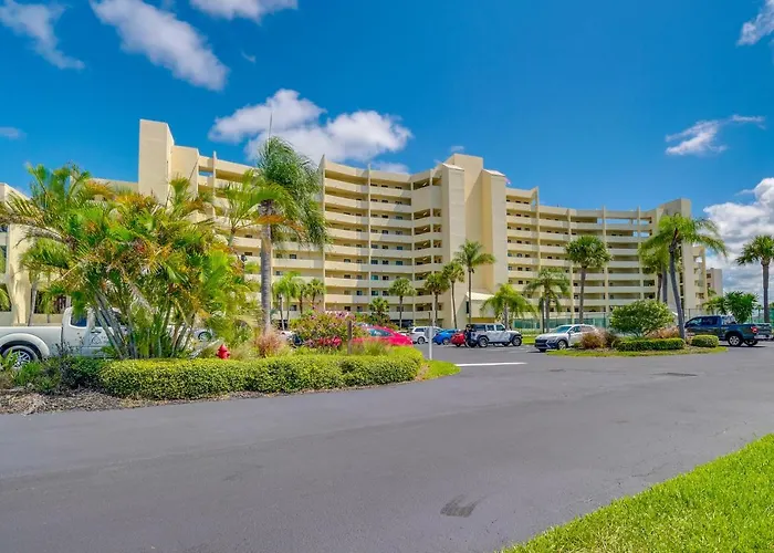 Pool & Beach Access: Waterfront Hudson Condo!