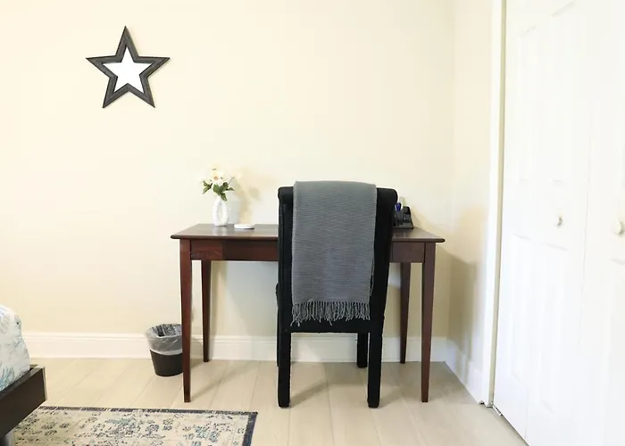 Sunnyside Palms - 2Br, Poolside, 5 Min To Beach