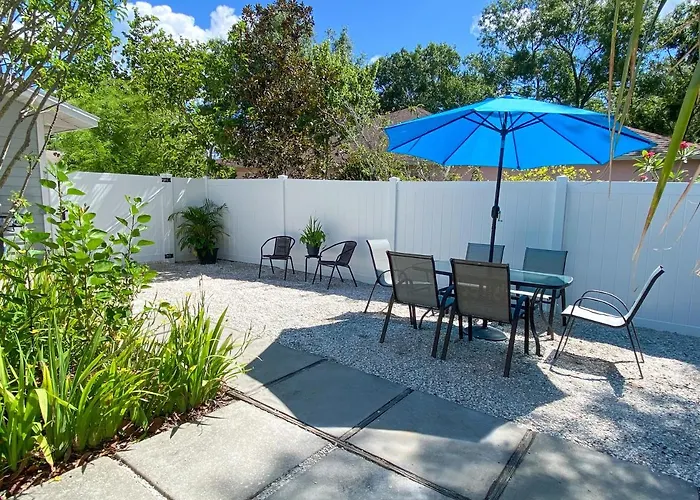 Tropical And Tranquil Bradenton Hideaway