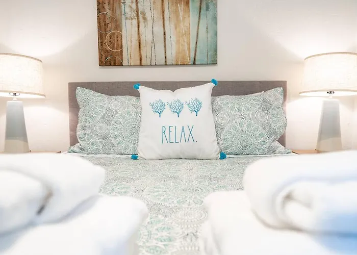 Beautiful Updated 2Bedroom Suite Minutes To Downtown, Amazing Beaches, Restaurants, Theaters And More