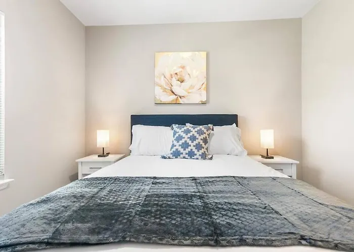 Luxe 1Br/1Ba: Dive, Rest, Explore. Book Now!