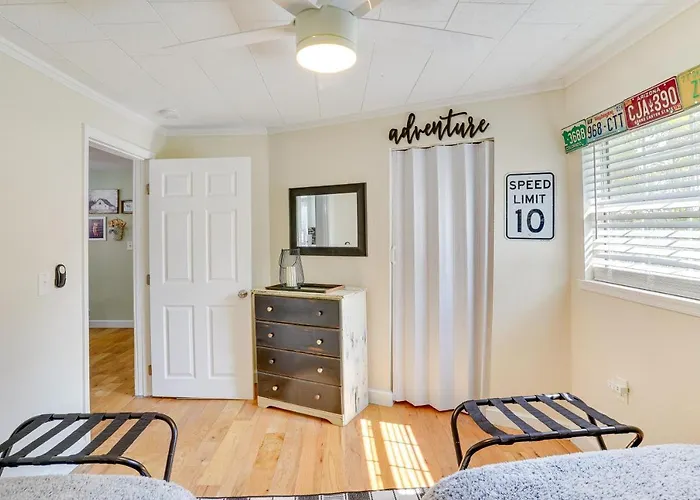 Lake Wales Vacation Rental W/ Screened-In Porch!