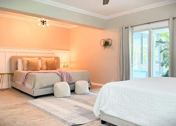 Luxury Jupiter Farm Getaway Heated Pool, Bbq, Game Shed, 1 Acre Yard!