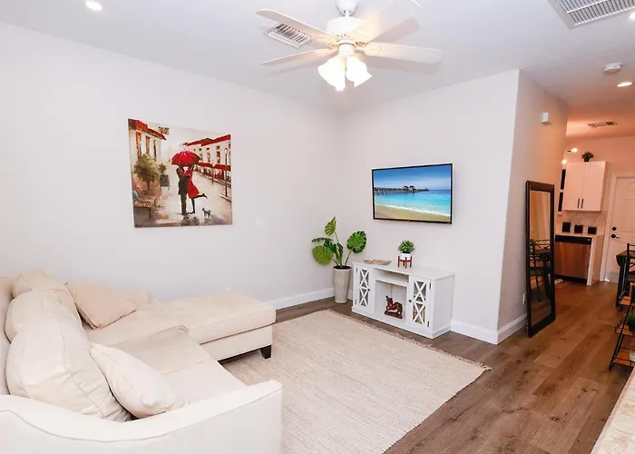 Stylish 2Br Unit W/ Hot Tub 5 Mins From The Beach!