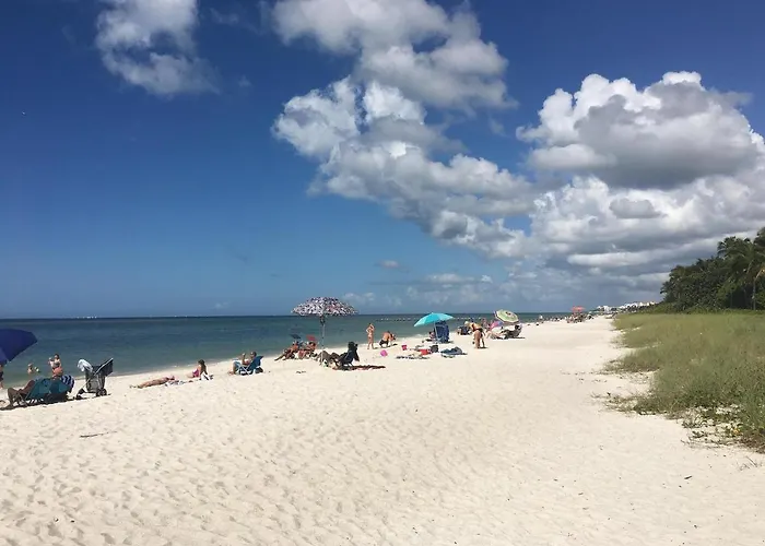 Stylish 2Br Unit W/ Hot Tub 5 Mins From The Beach!