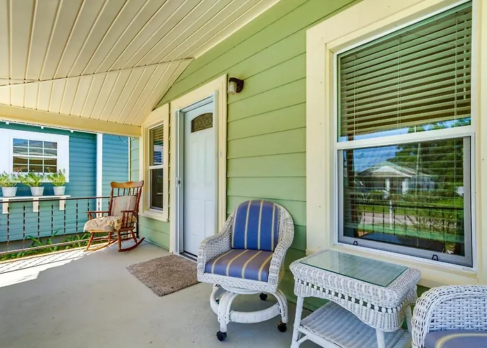 Patio & Yard! Pensacola Family Home