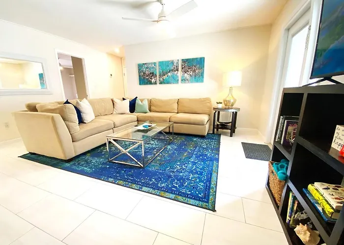 Tropical And Tranquil Bradenton Hideaway