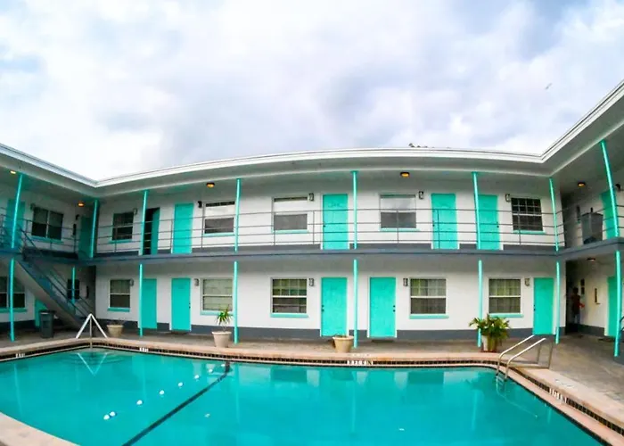Uptown Inn & Suites