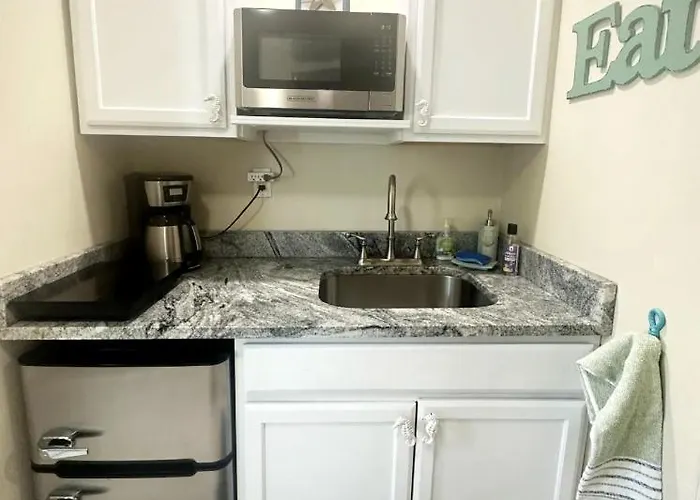 Private Suite With Private Gym&Patio, Minutes To Beaches, Up To 4 Guests
