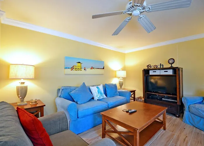 A Few Steps From The Beach With Community Pool