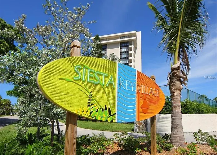 A Few Steps From The Beach With Community Pool