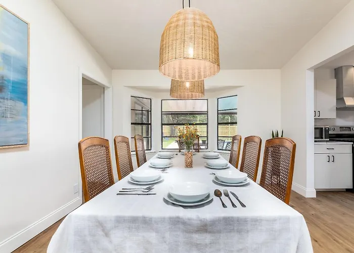 Heated Pool, Game Room & 4Bdrm - Bay Bungalow