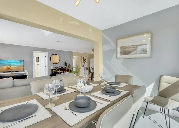 Sunny Pompano Beach With Pool Access