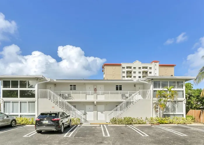 Sunny Pompano Beach With Pool Access