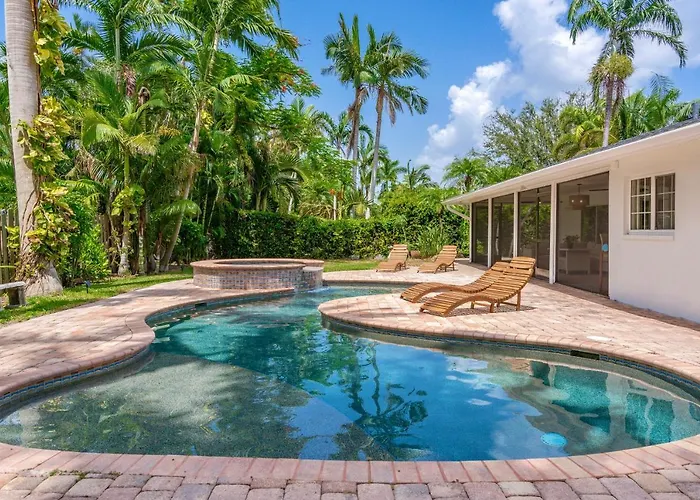Serene Pool & Spa Home Near Beaches & Downtown