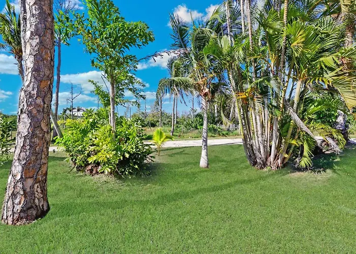 Villa Island Retreat, Country House Overlooking 13 Acres And A Small Lake