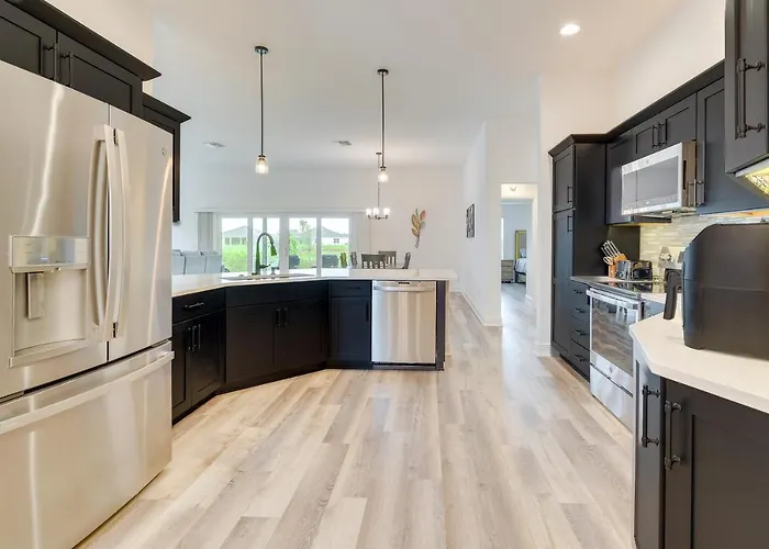 Pool Access & Screened Patio: Home In The Villages