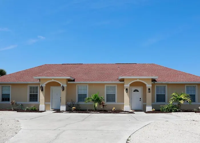 Stylish 2Br Unit W/ Hot Tub 5 Mins From The Beach!