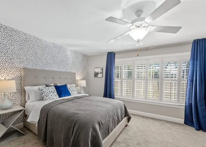 Serene Smart Home, Big Backyard, Family And Friends
