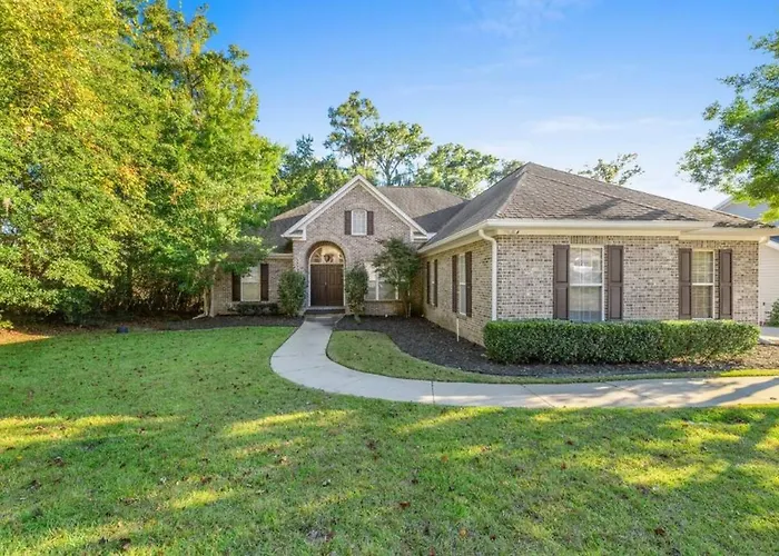 Serene Smart Home, Big Backyard, Family And Friends
