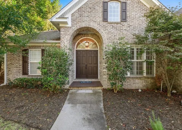 Serene Smart Home, Big Backyard, Family And Friends