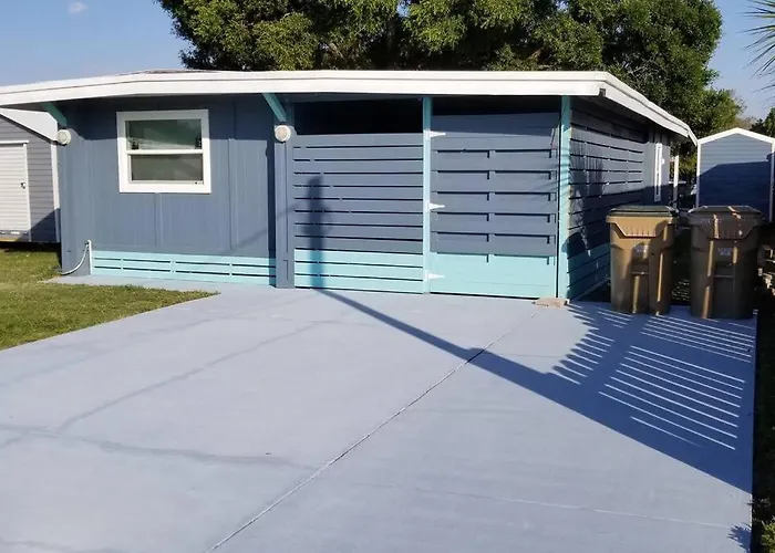 3 Bed, 2 Bath, Waterfront, Dock, Large Driveway