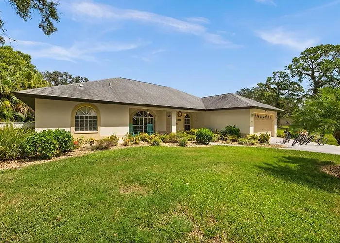 Sunny Oasis Getaway -Heated Pool-Mini Golf-Near Beach