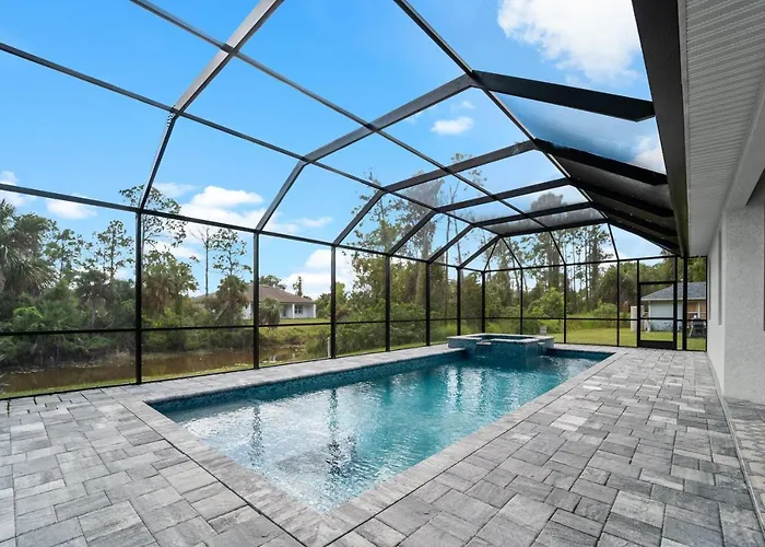Modern Heated Pool Home Close To Downtown Shopping