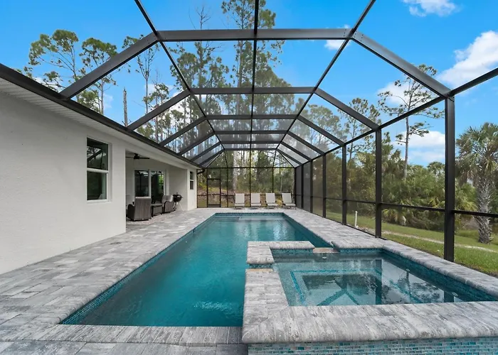 Modern Heated Pool Home Close To Downtown Shopping