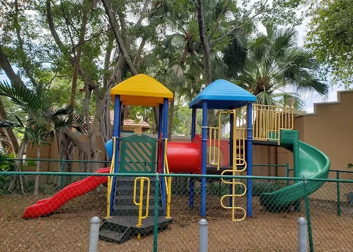 Pet-Friendly Aventura Pool, Beach, Golf, Gym