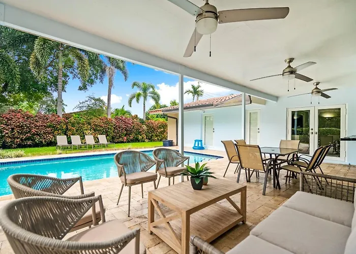Spacious 4Br/3Ba Pool Home, Stylishly Decorated