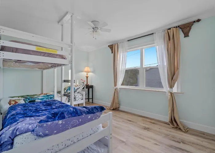 Helena'S Place, Exclusive End Unit Townhouse