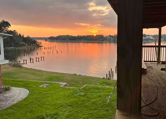 Studio With Private Beach On Bayou Grande