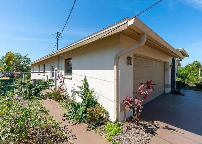 Seabreeze 3-Bedroom Pool Villa Close To The Beach!!!