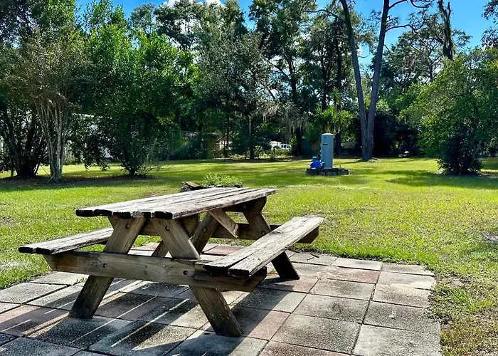 Cozy Rooms Near Busch Gardens
