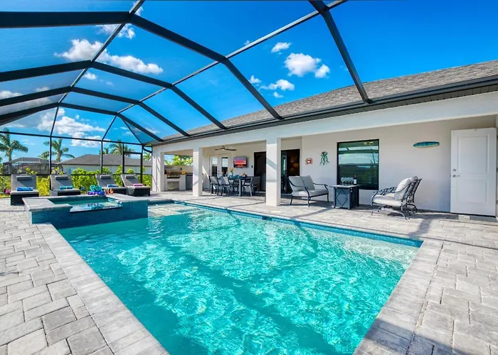 Villa Southern Escape - 4 Beds - 3 Baths - 8 Guests - Waterview & Pool/Spa - Incl. 10% Off Boat Rental