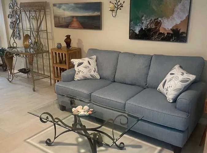 Coastal Townhome In Jupiter 1 Mile To Beach!