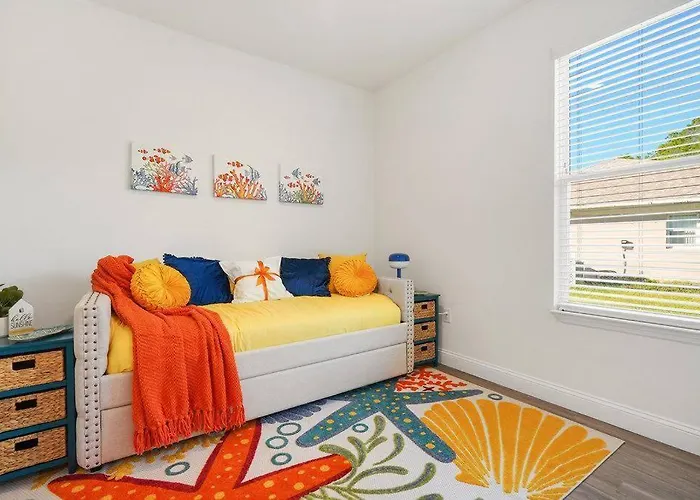 Luxury King Suite, 3Br 2Ba, Beach Vibe, Top-Tier Amenities, Prime Location