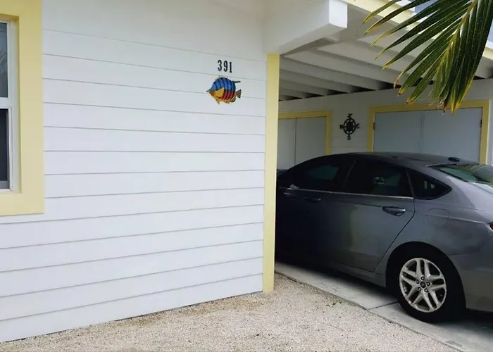 Waterfront House With 37Ft Dock & Cabana Club